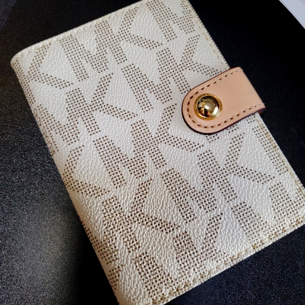 Michael Kors Passposr holder
